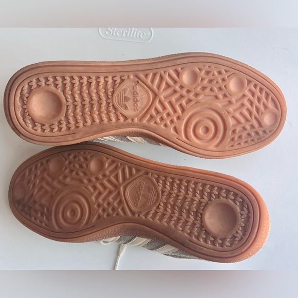 adidas Originals Handball Spezial sneakers in gray and white - Picture 8 of 11